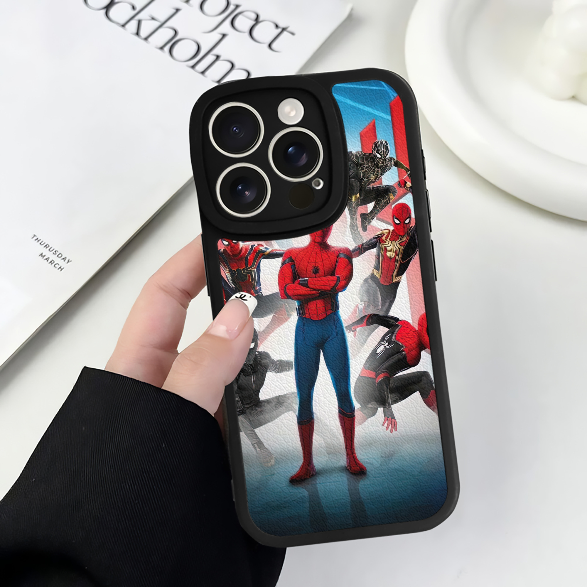 Spider Man スパイダーマン 【iPhone 16シリーズ対応】シリコンスマホケース（レザー調） 材質：シリコン